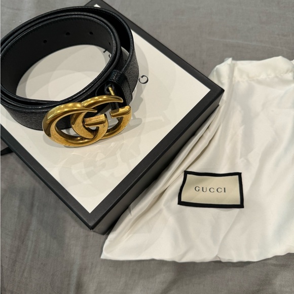 Gucci Leather belt with Double G
buckle GG MARMONT WIDE BELT
Size: 85 - Picture 10 of 13